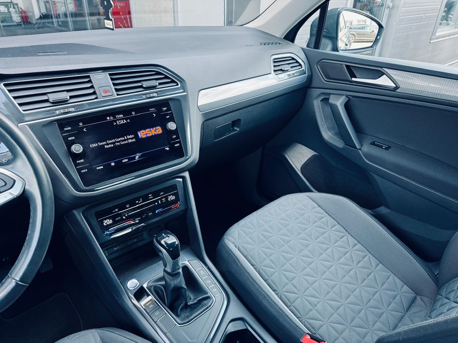 Volkswagen Tiguan - zdjęcie 22