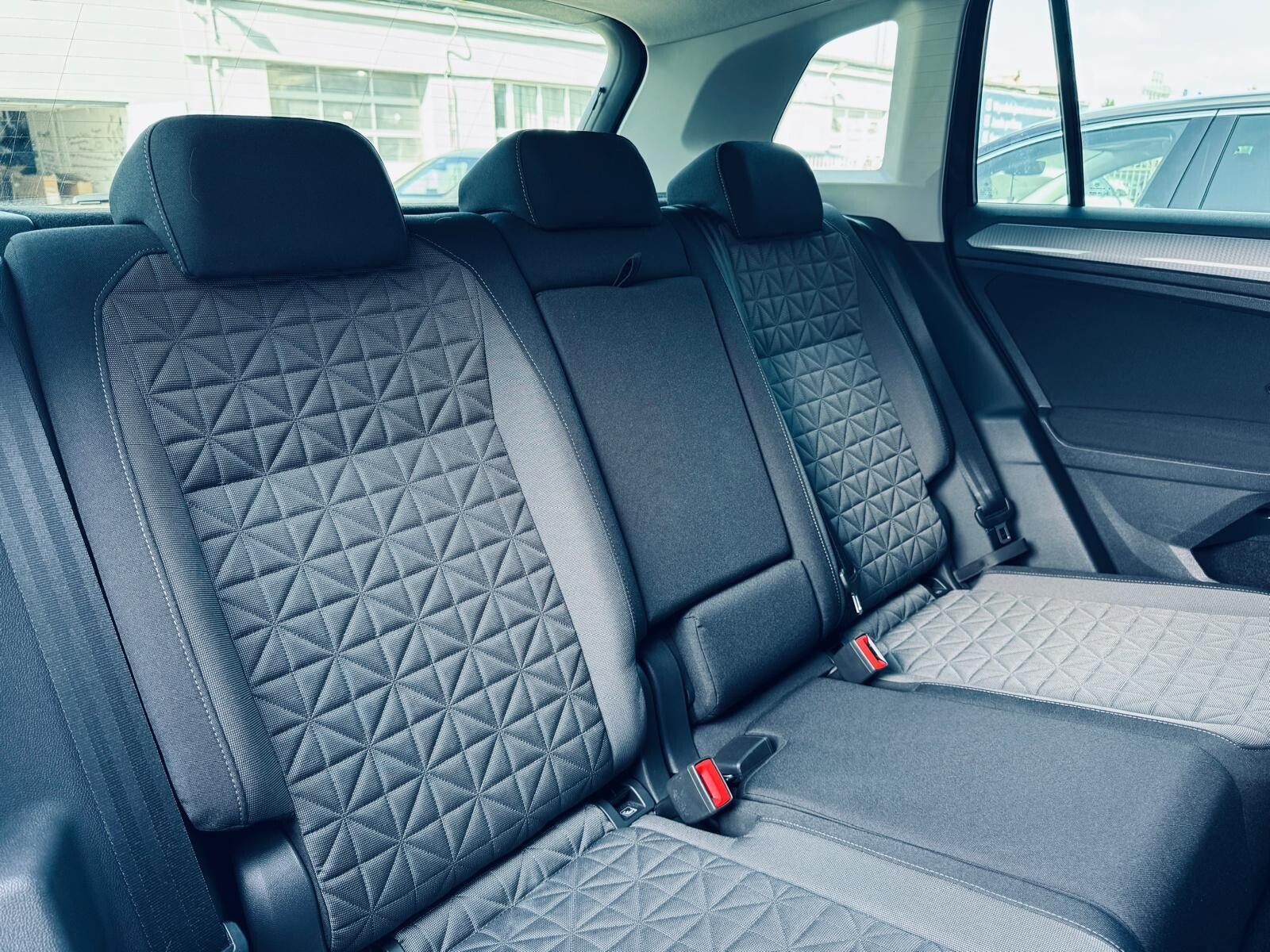 Volkswagen Tiguan - zdjęcie 18