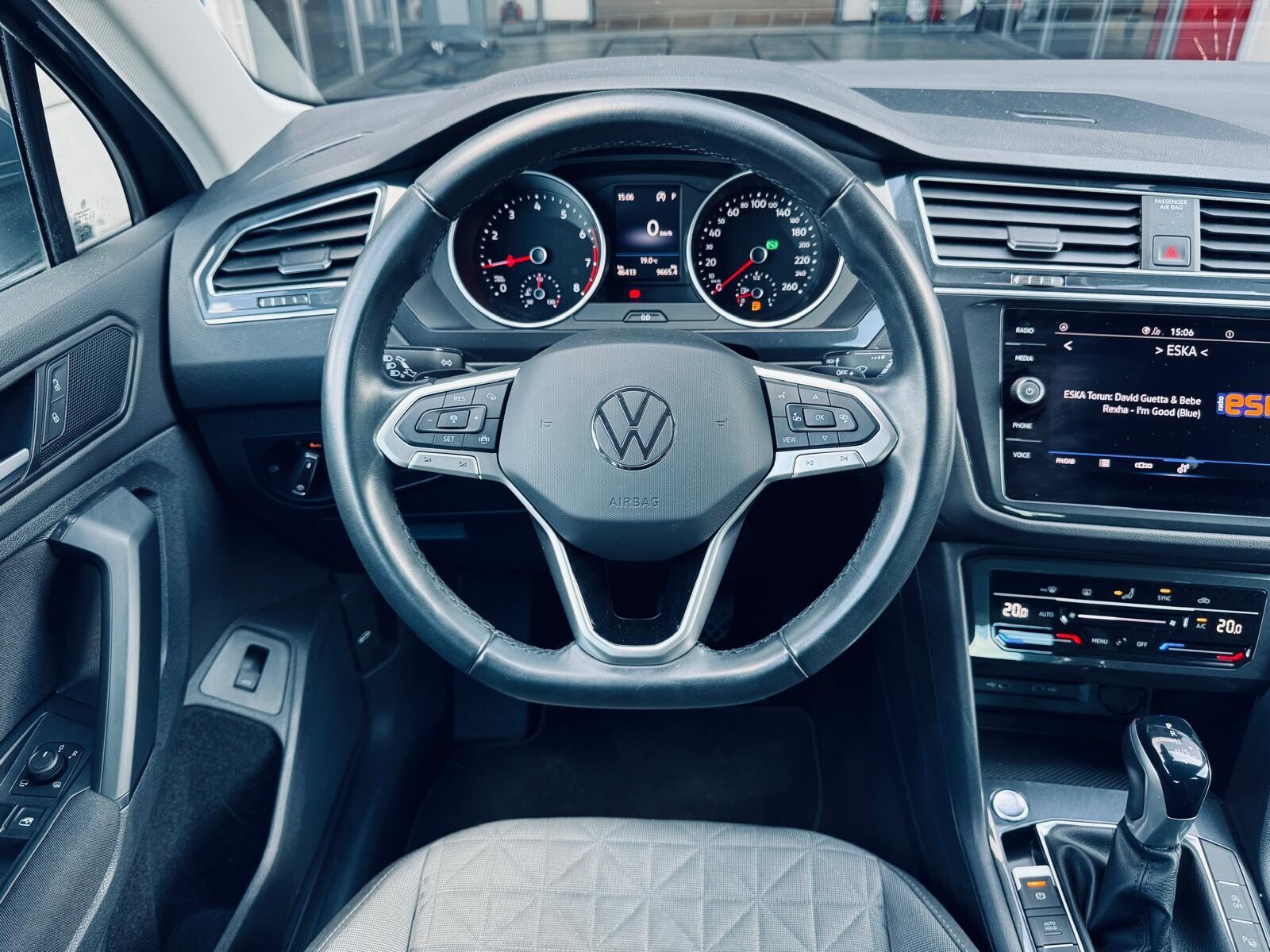 Volkswagen Tiguan - zdjęcie 21