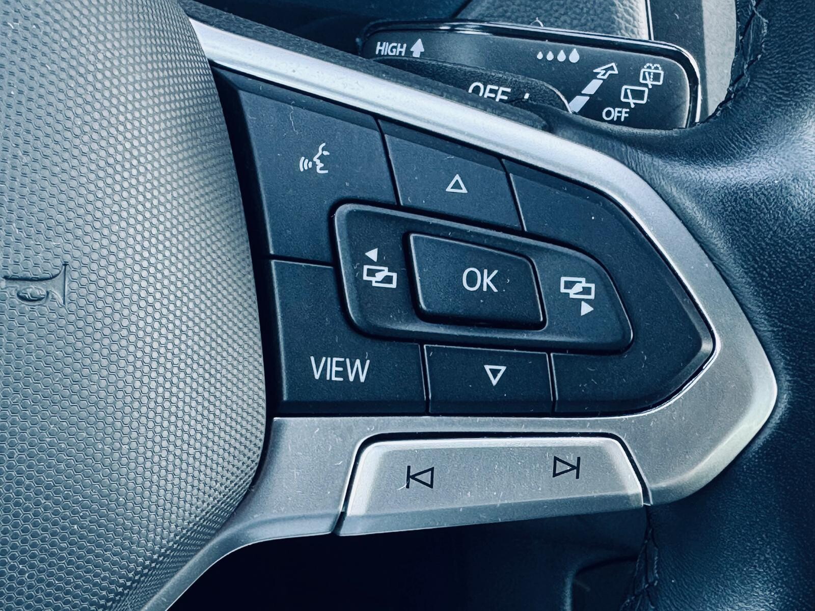Volkswagen Tiguan - zdjęcie 25