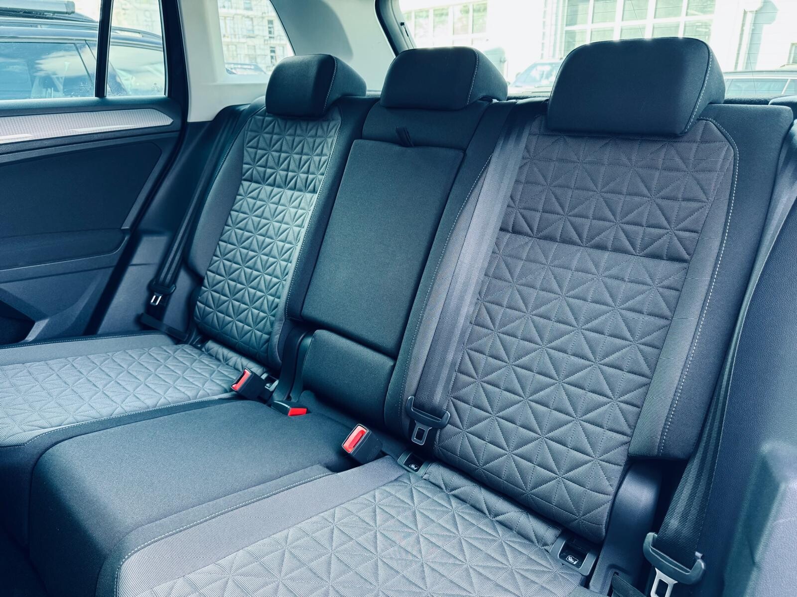 Volkswagen Tiguan - zdjęcie 14
