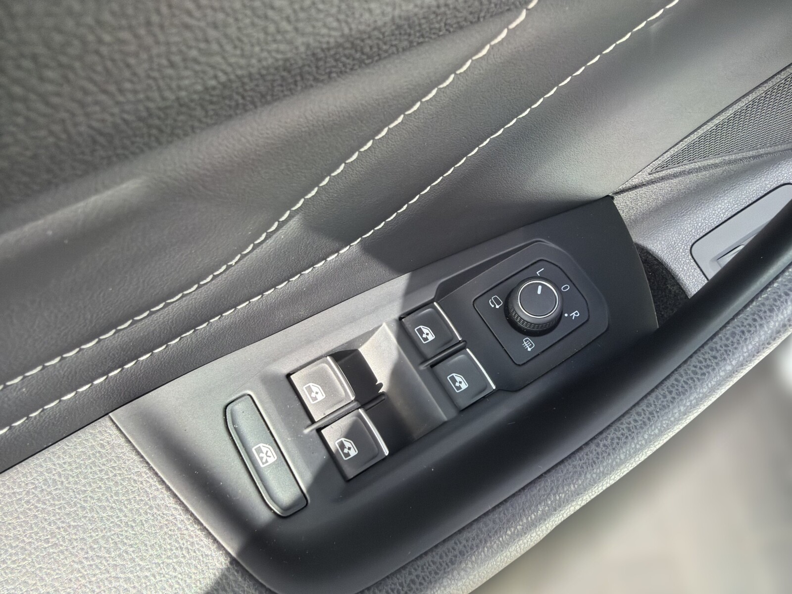 Volkswagen Arteon - zdjęcie 12