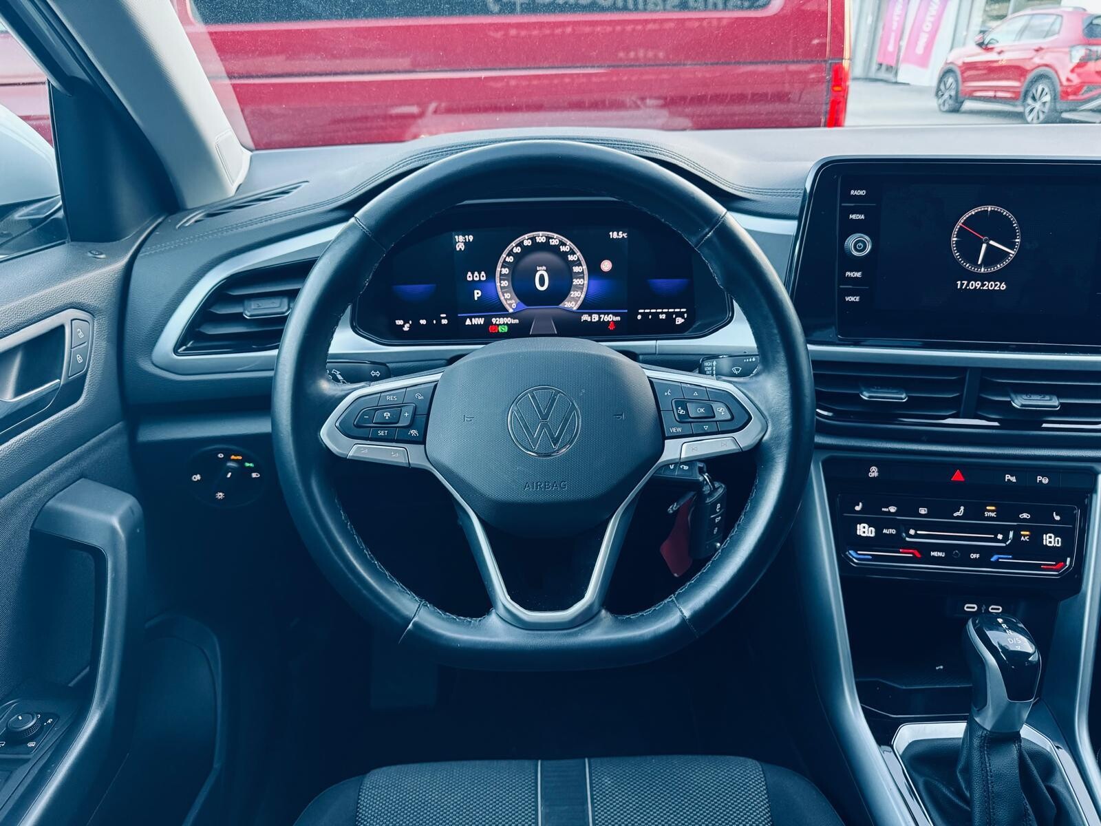 Volkswagen T-Roc - zdjęcie 19