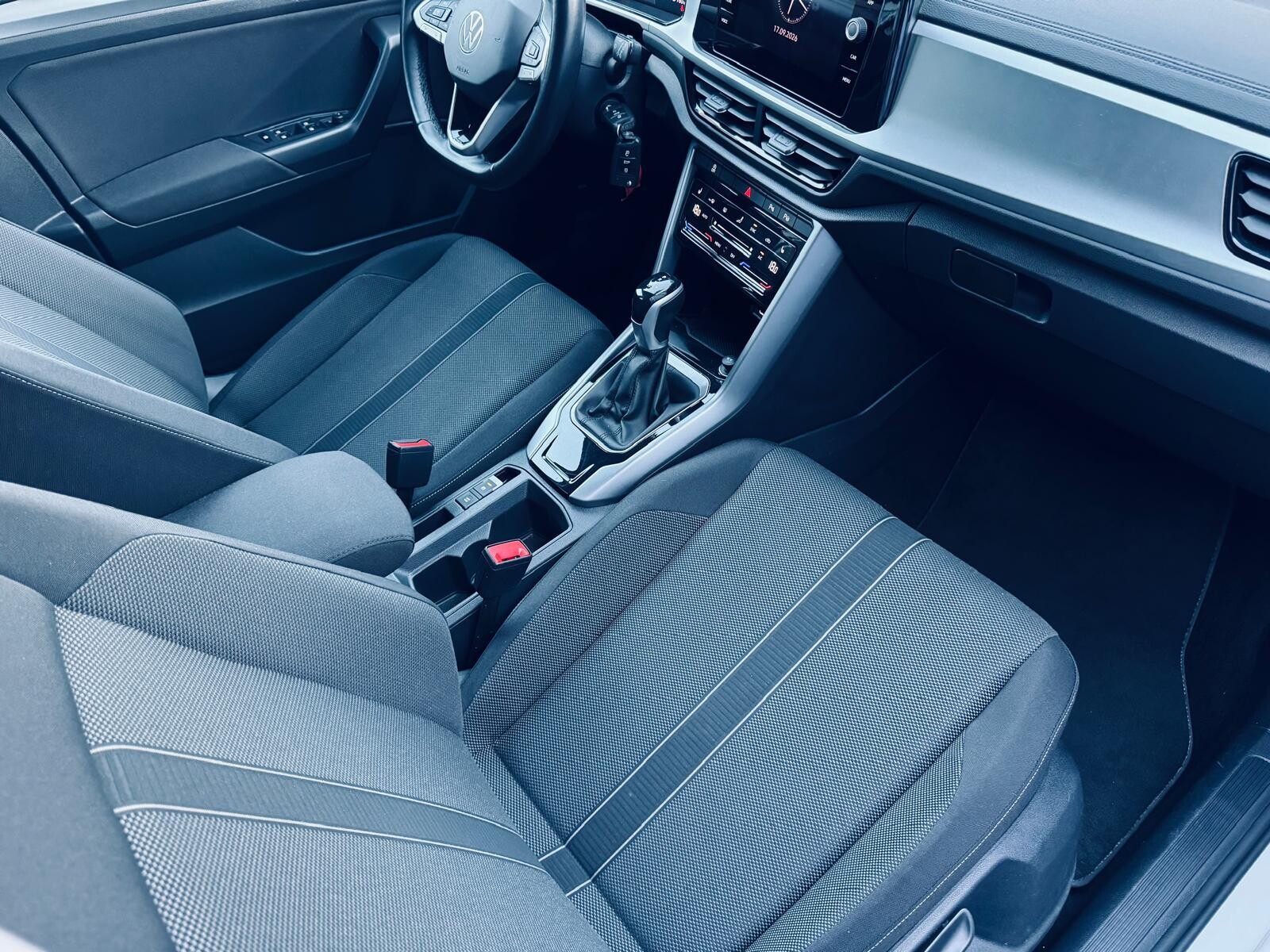 Volkswagen T-Roc - zdjęcie 14