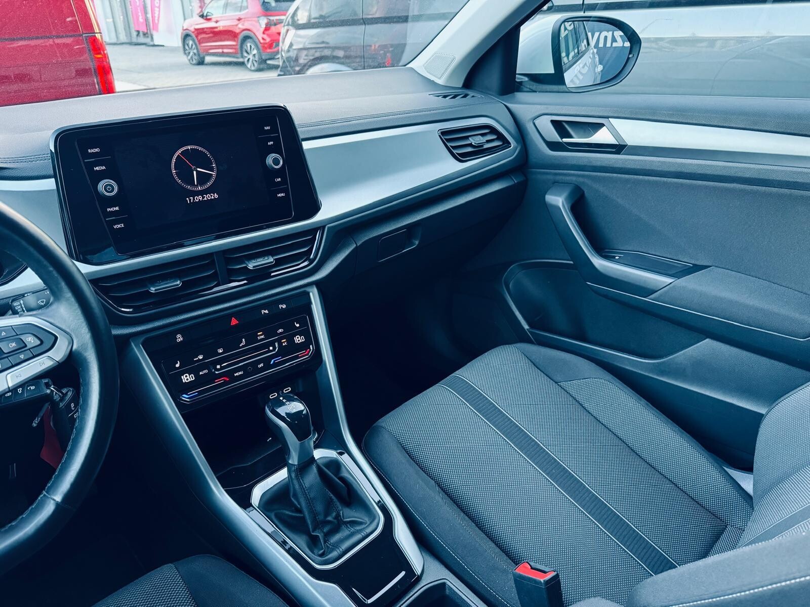 Volkswagen T-Roc - zdjęcie 20