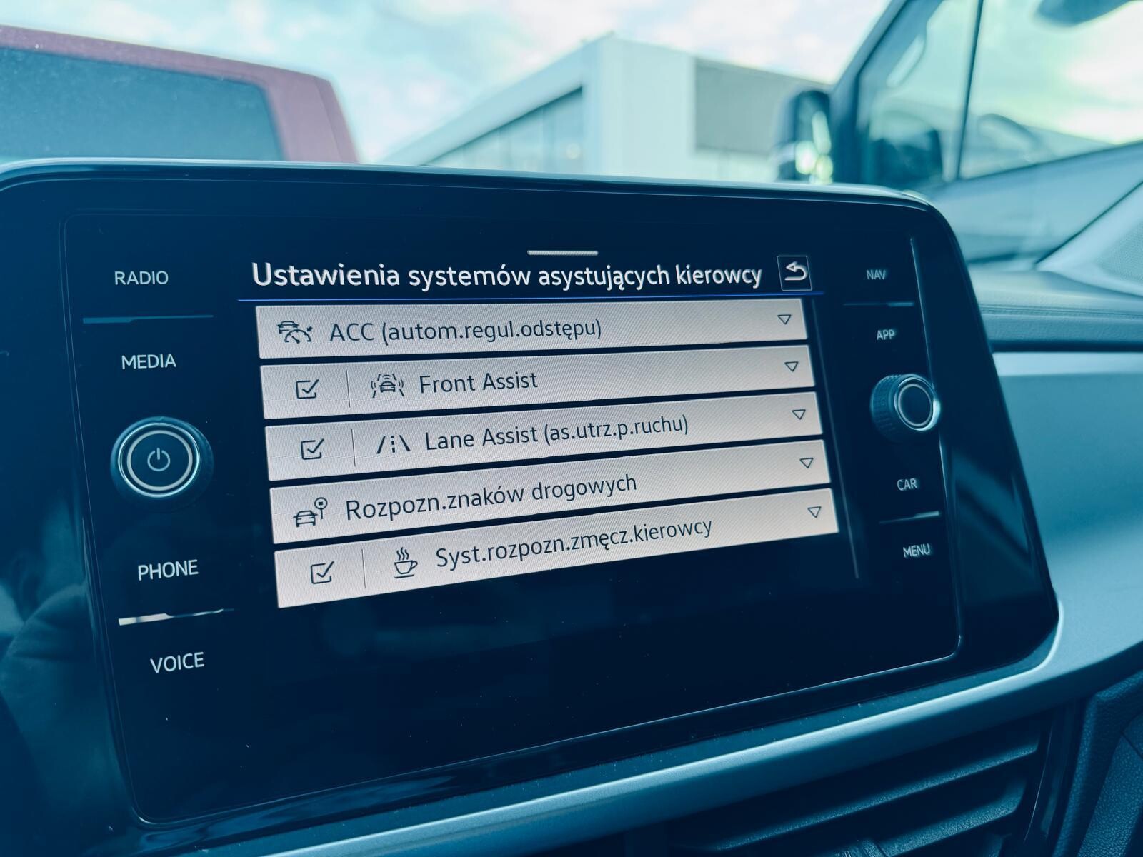 Volkswagen T-Roc - zdjęcie 23