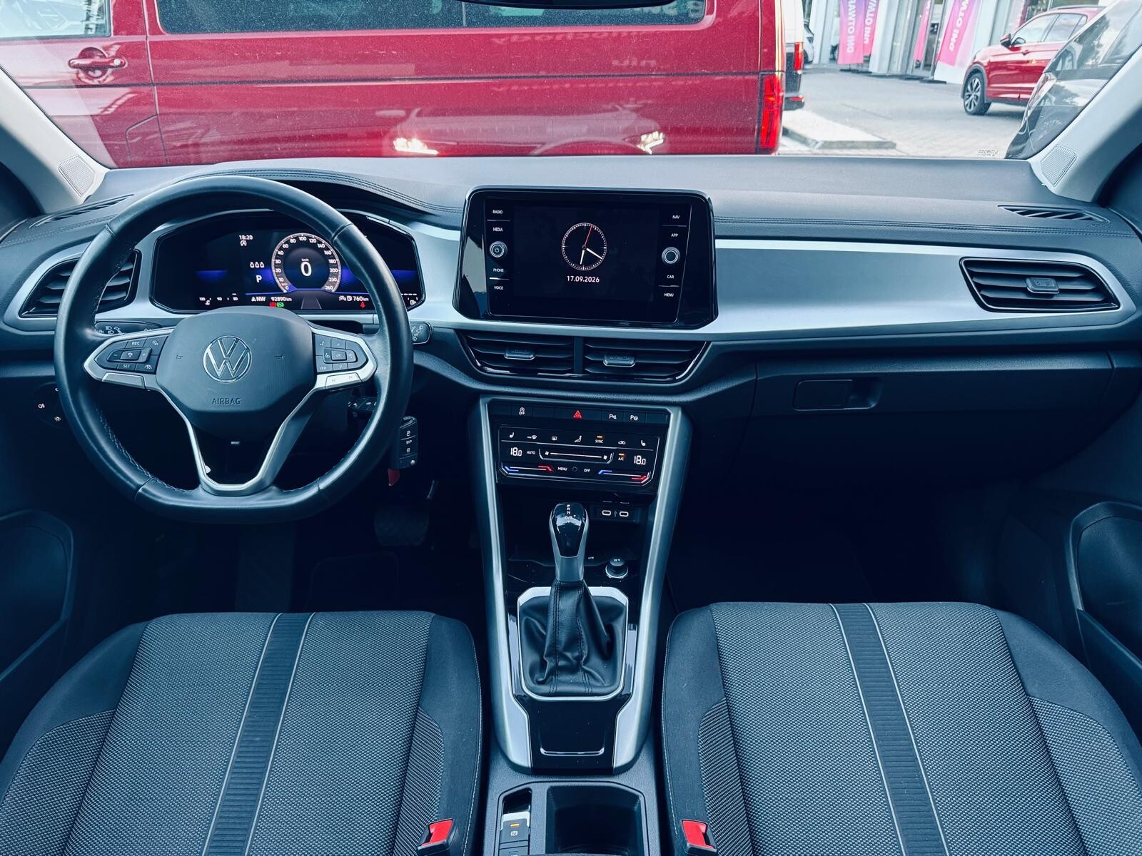 Volkswagen T-Roc - zdjęcie 18