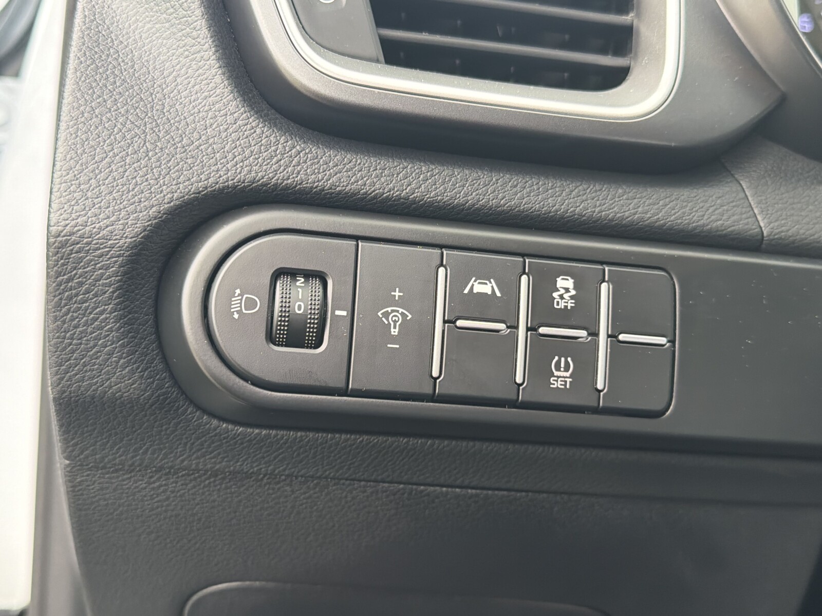 Kia Ceed - zdjęcie 21