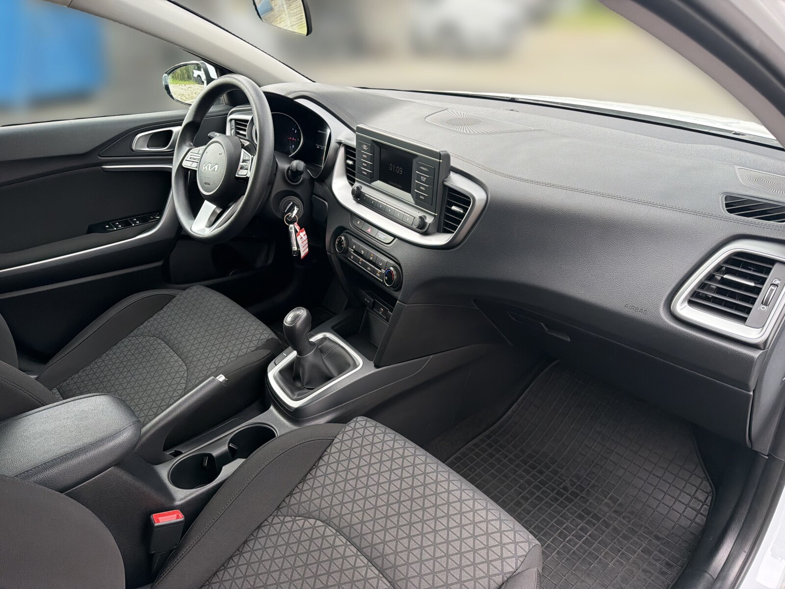 Kia Ceed - zdjęcie 17