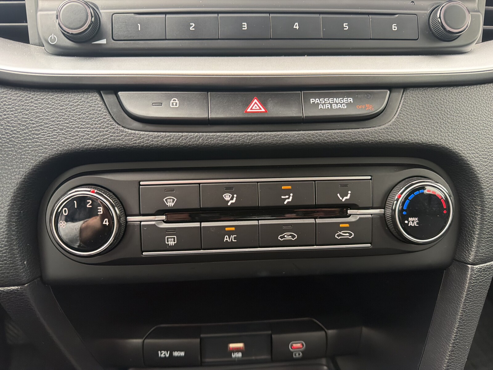 Kia Ceed - zdjęcie 25