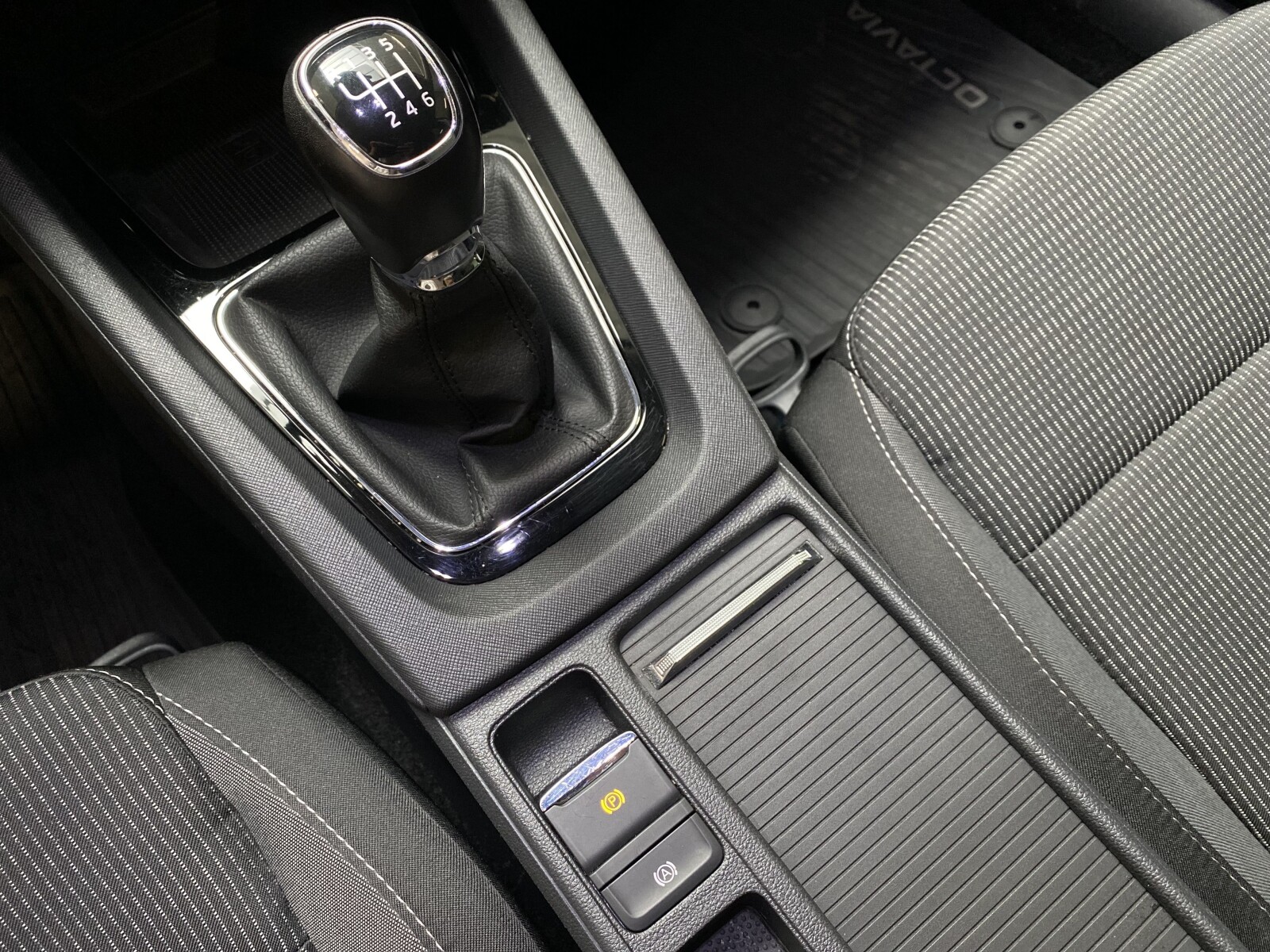 Škoda Octavia Combi - zdjęcie 11