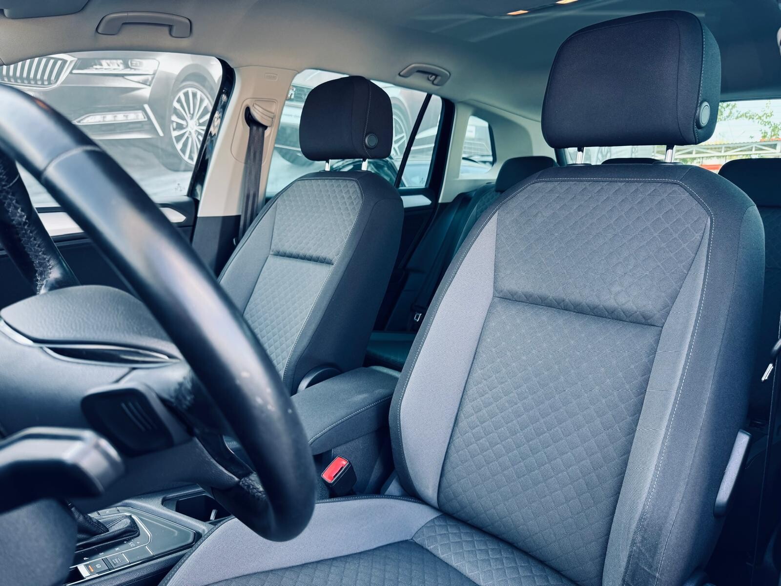 Volkswagen Tiguan - zdjęcie 11