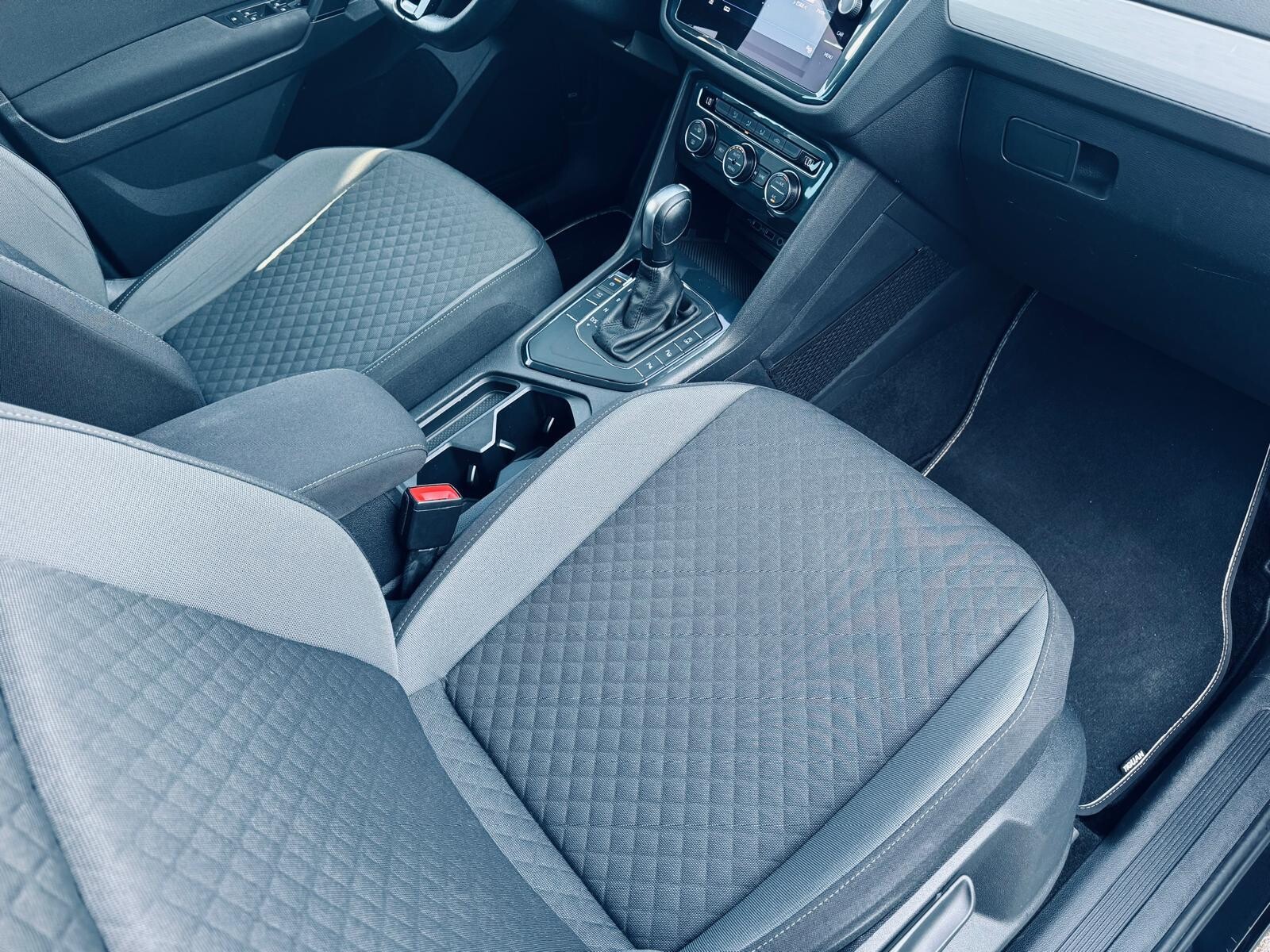 Volkswagen Tiguan - zdjęcie 16