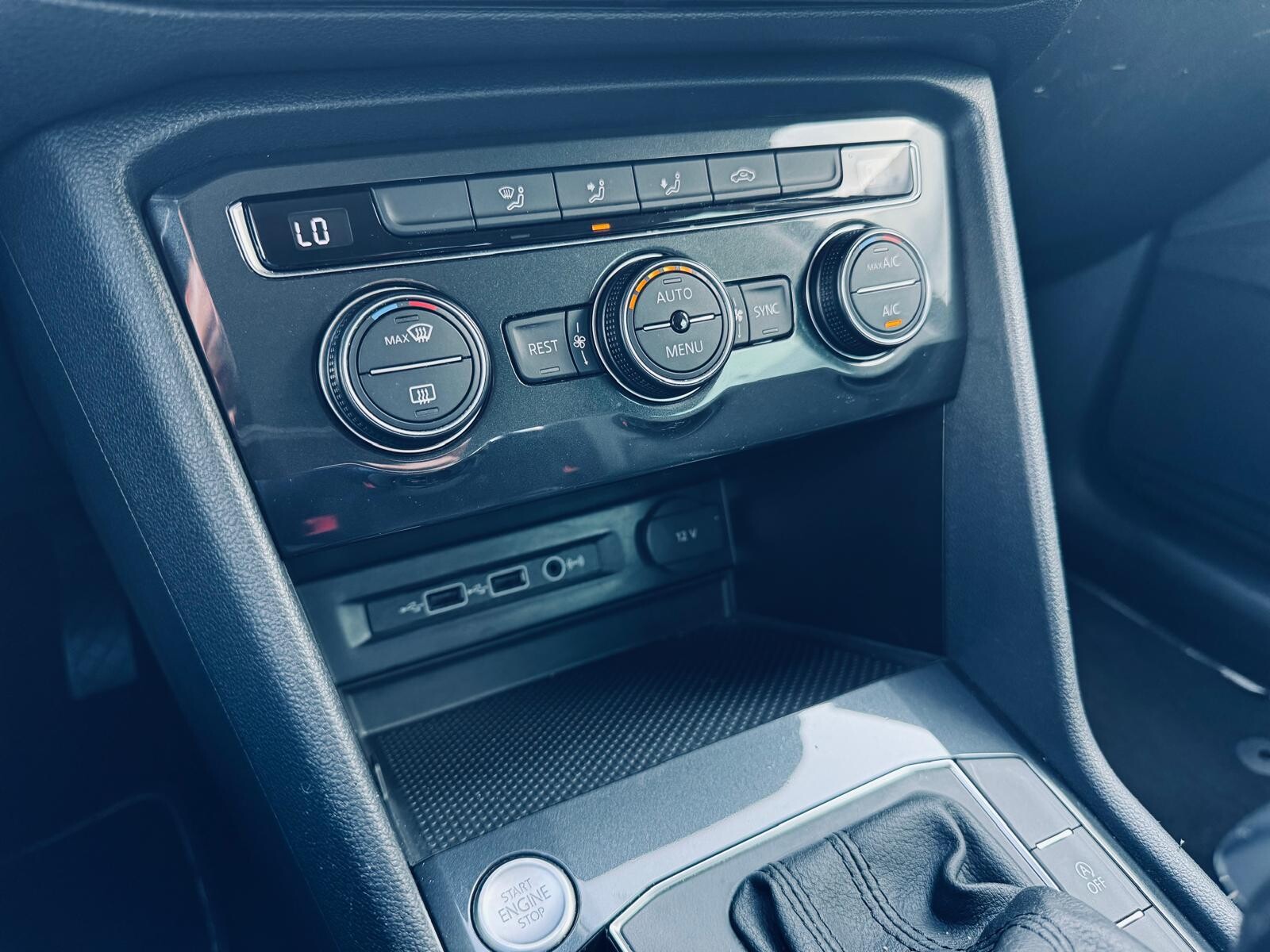 Volkswagen Tiguan - zdjęcie 30