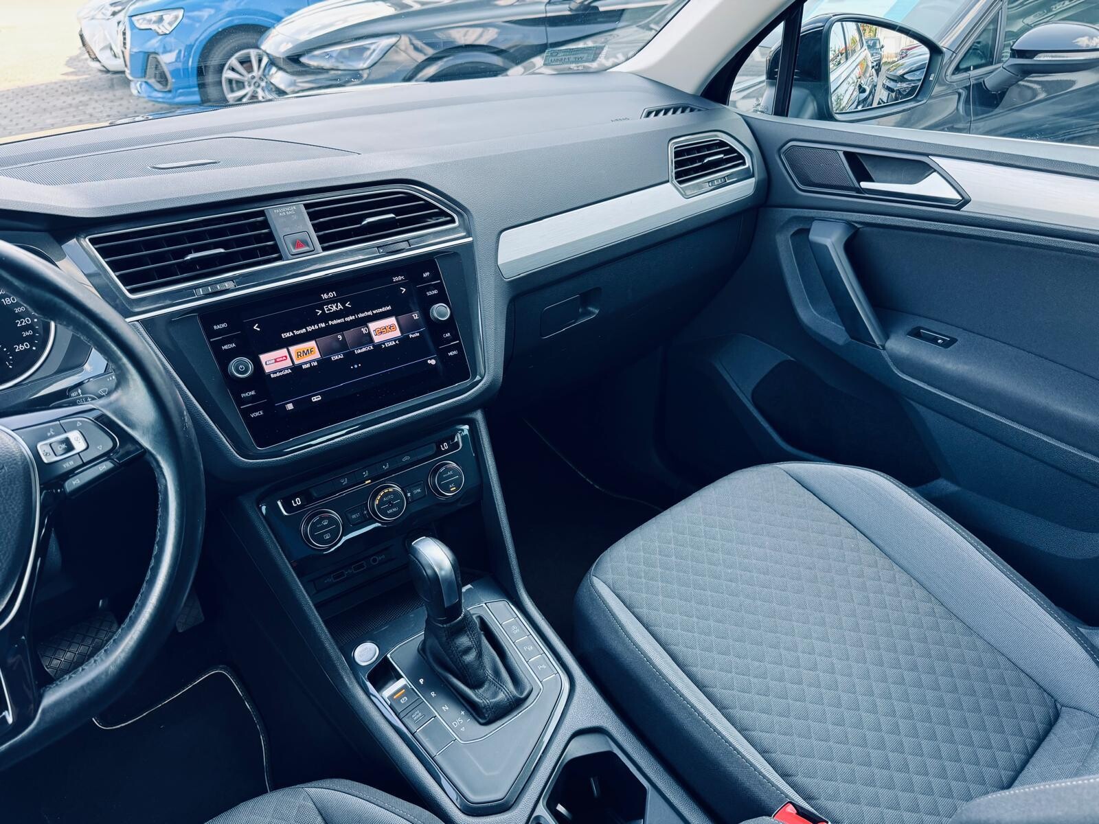 Volkswagen Tiguan - zdjęcie 21