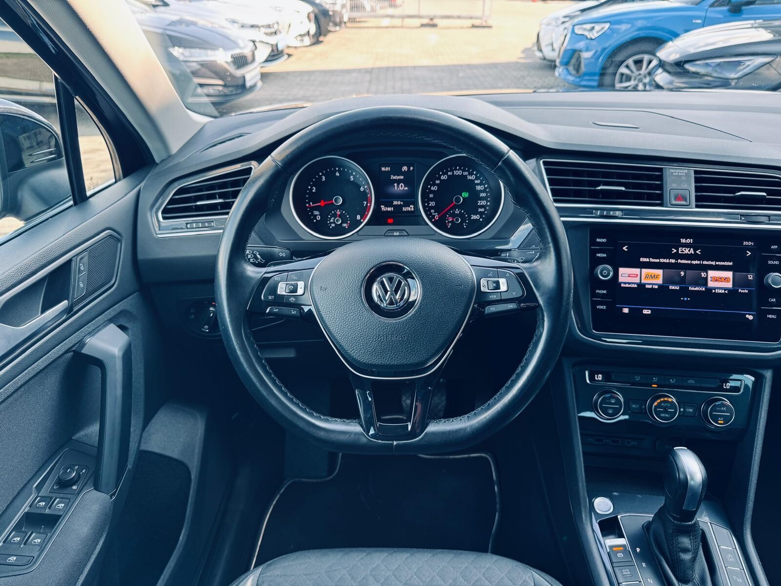 Volkswagen Tiguan - zdjęcie 20