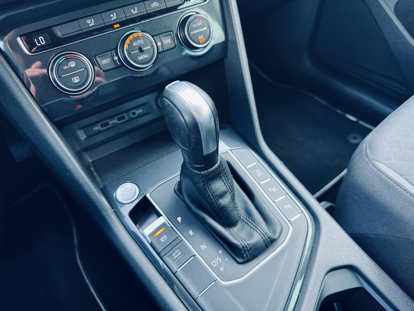 Volkswagen Tiguan - zdjęcie 31