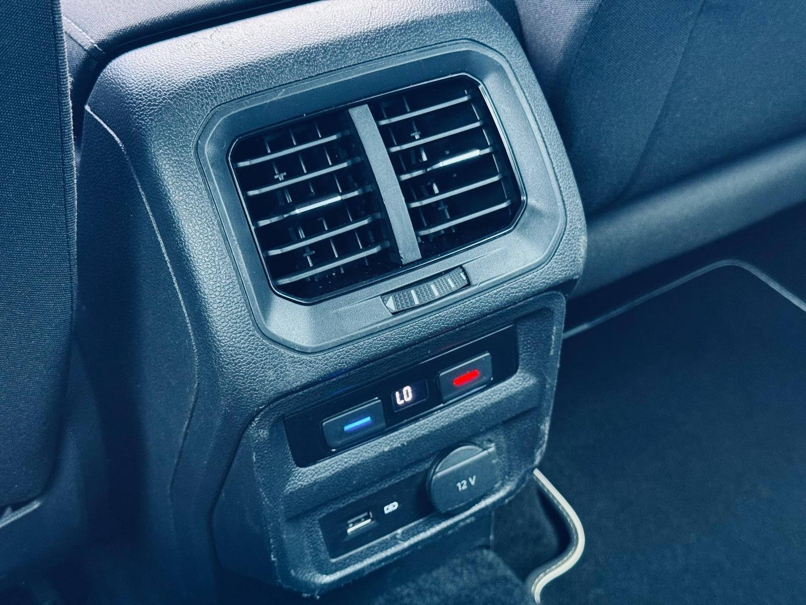 Volkswagen Tiguan - zdjęcie 34