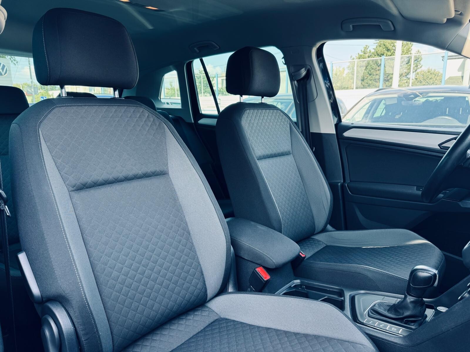 Volkswagen Tiguan - zdjęcie 15