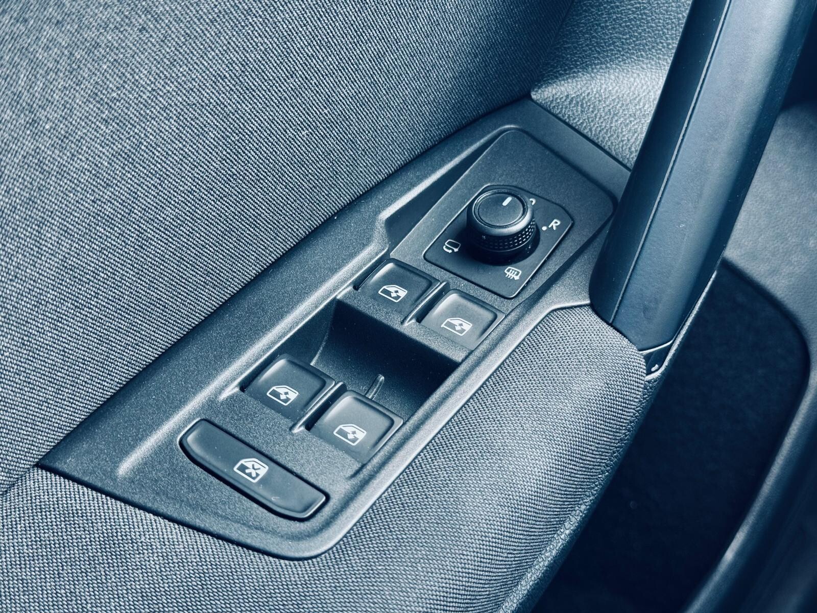 Volkswagen Tiguan - zdjęcie 33
