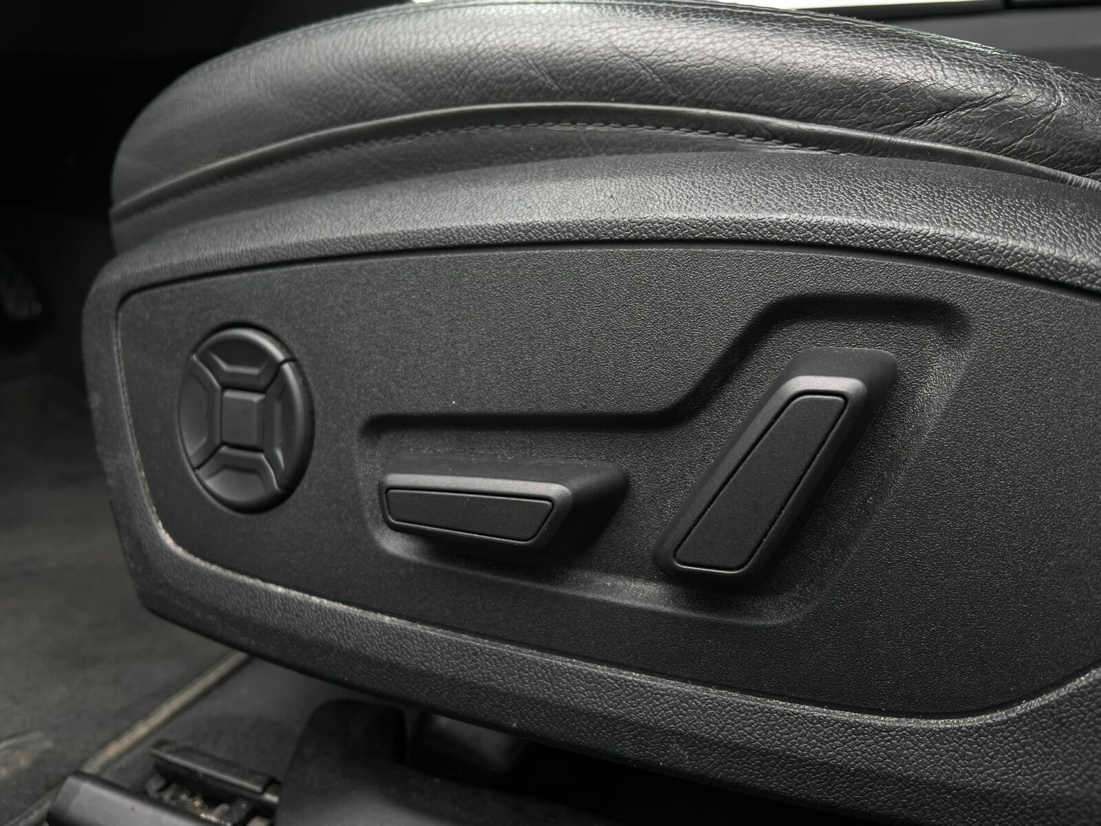 Audi A6 Avant - zdjęcie 19