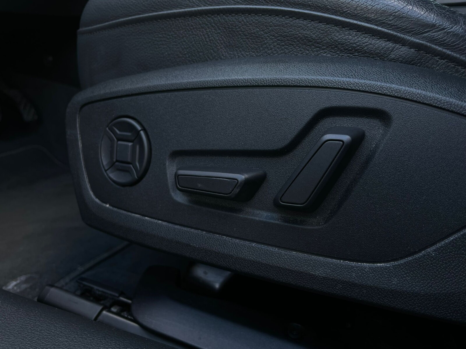 Audi A6 Avant - zdjęcie 19
