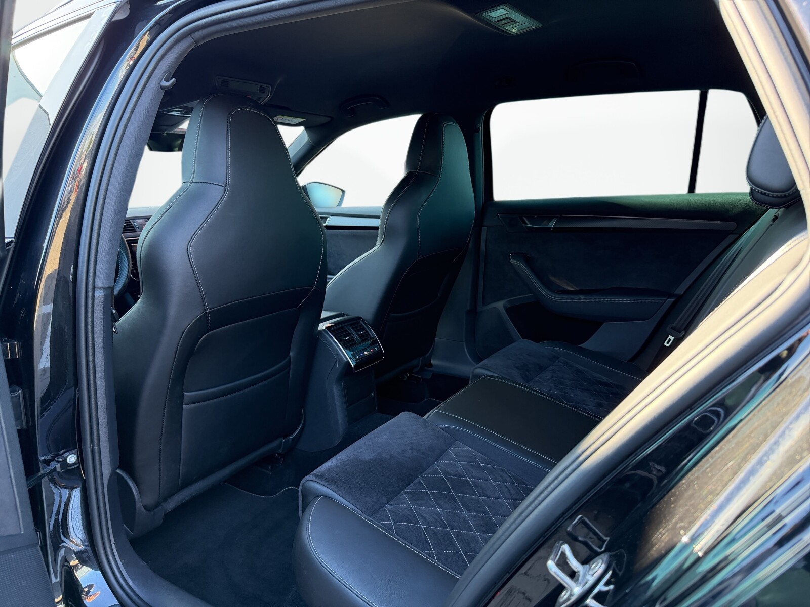 Škoda Superb - zdjęcie 36