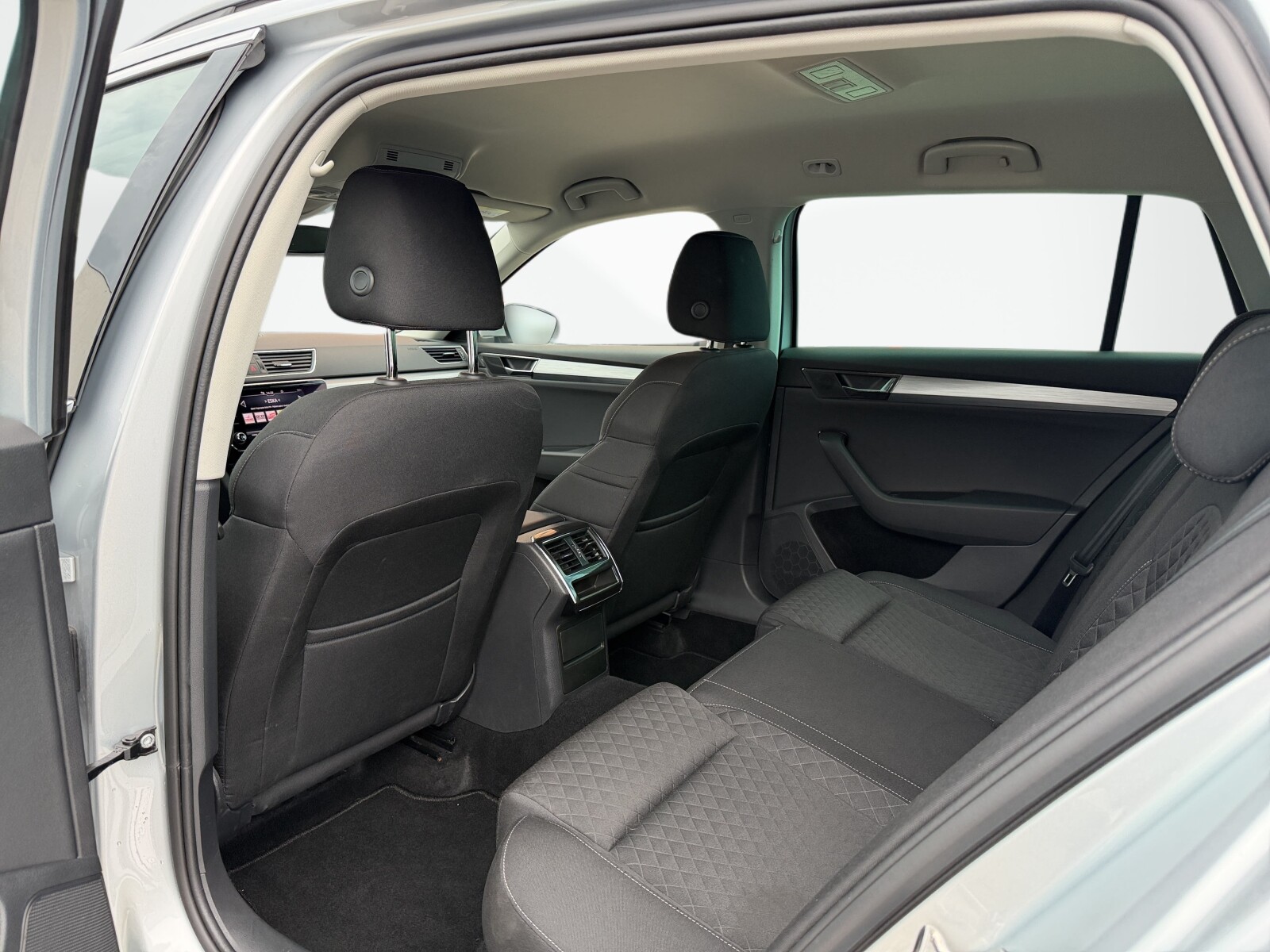 Škoda Superb - zdjęcie 32