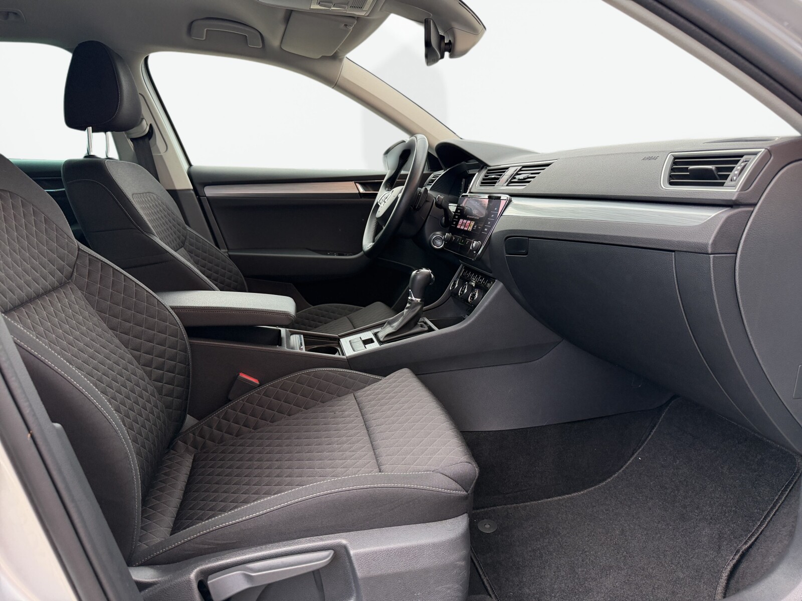 Škoda Superb - zdjęcie 36