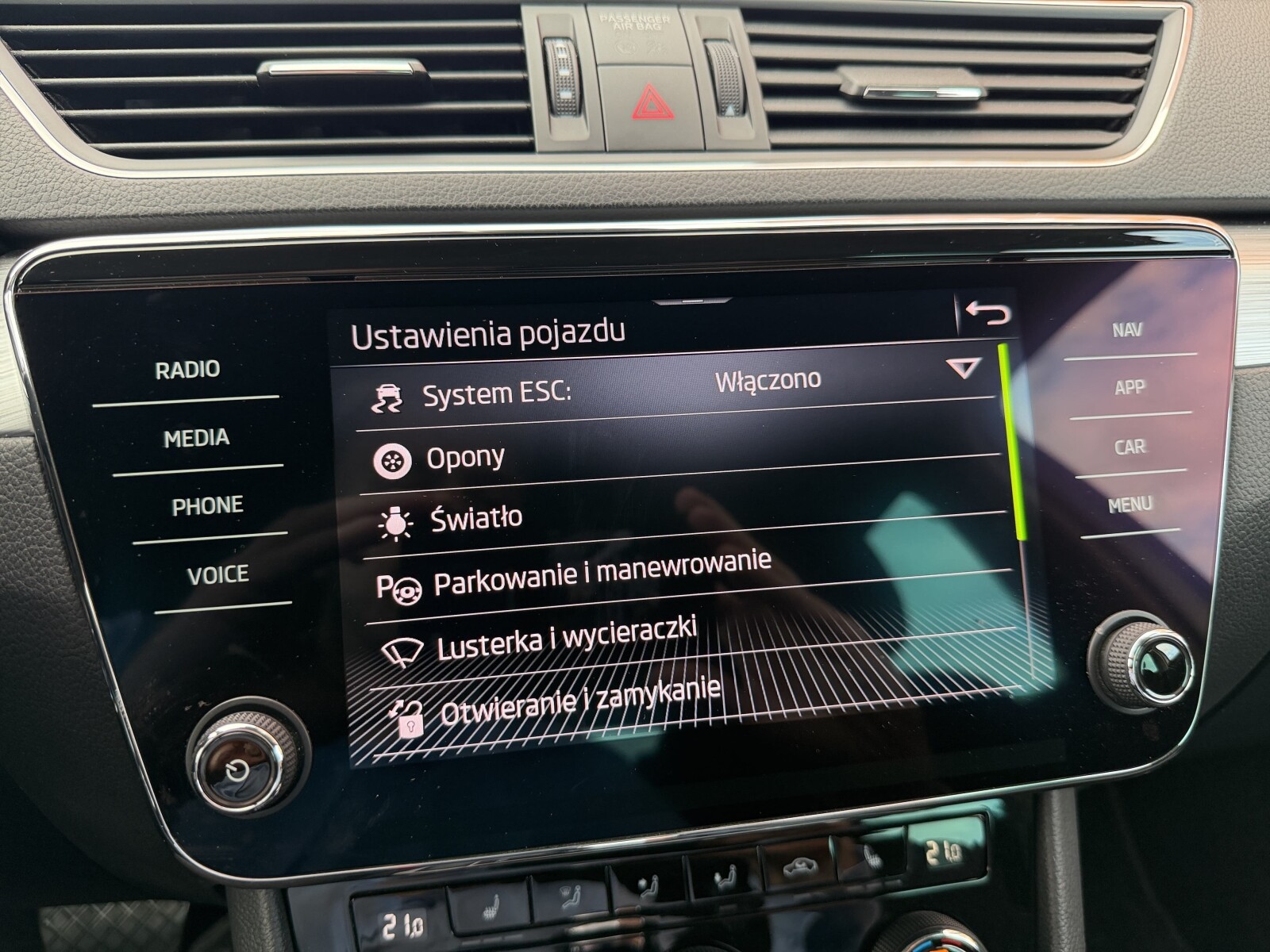 Škoda Superb - zdjęcie 27