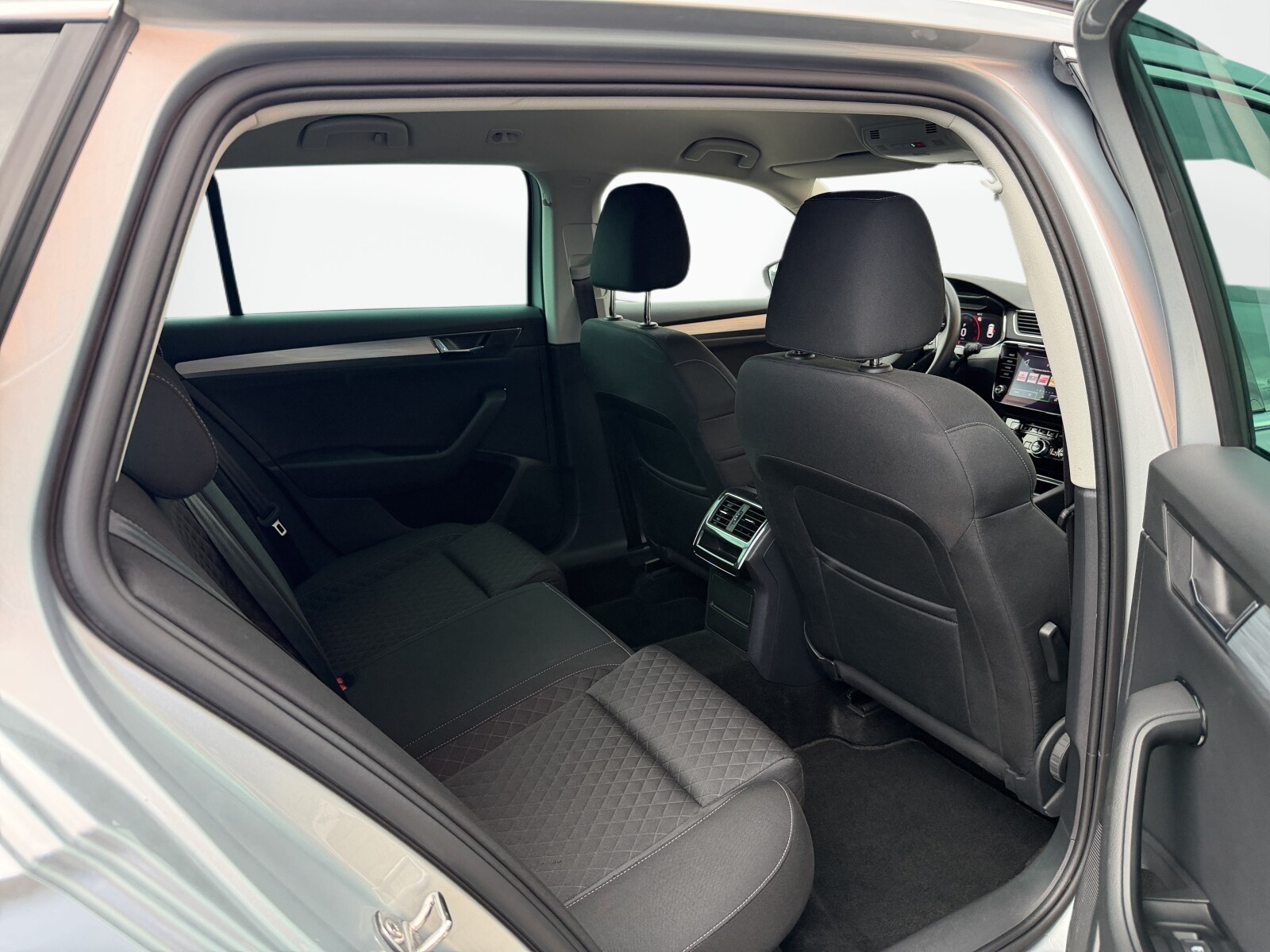 Škoda Superb - zdjęcie 35