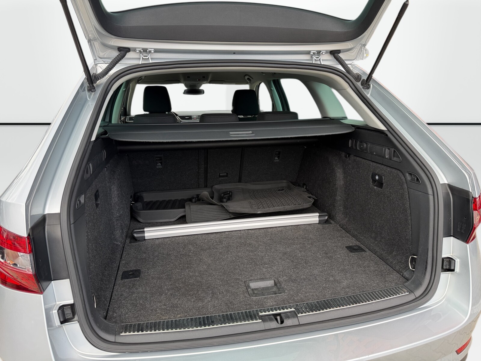 Škoda Superb - zdjęcie 34