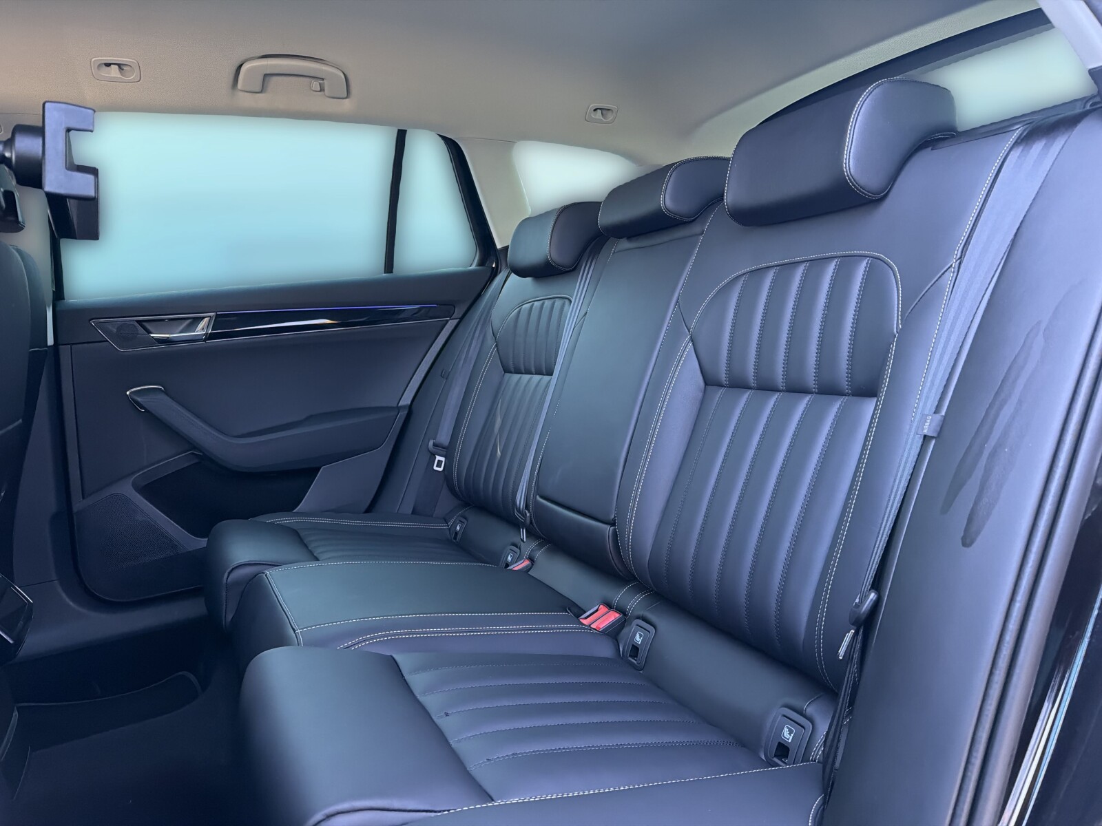 Škoda Superb Combi - zdjęcie 14