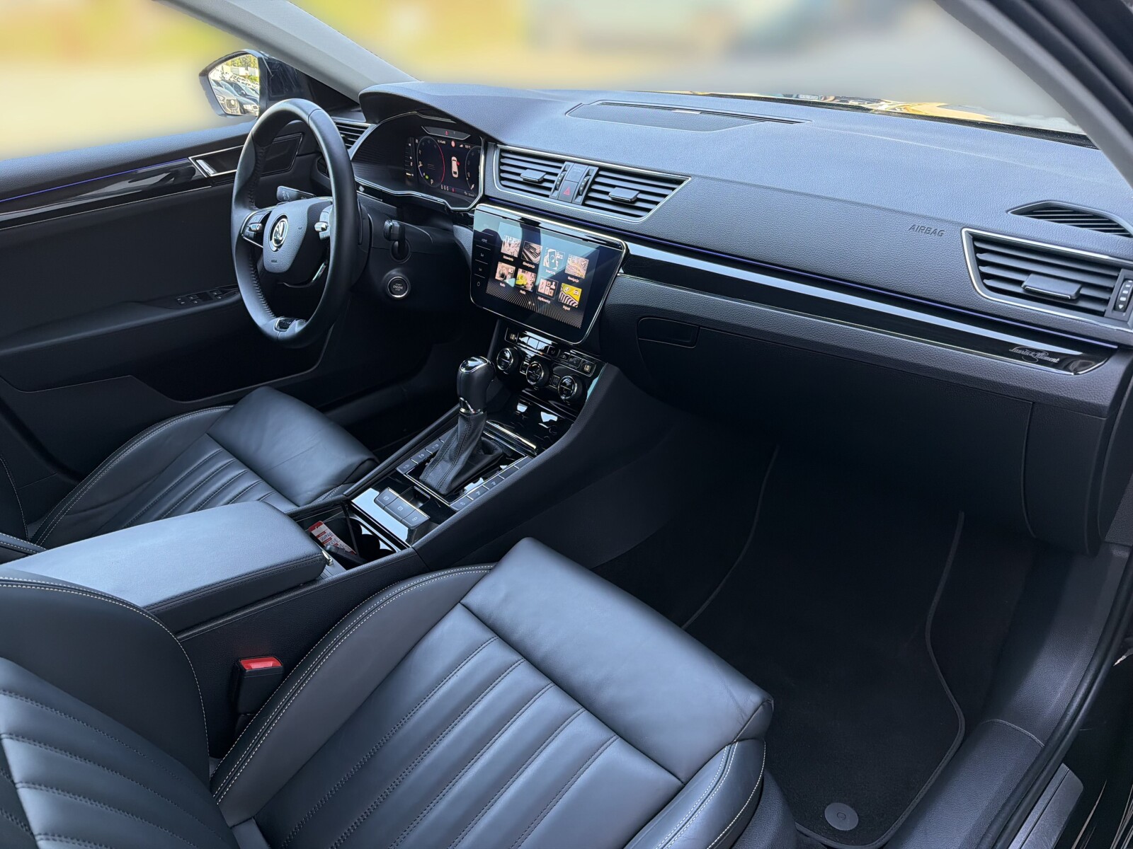 Škoda Superb Combi - zdjęcie 19