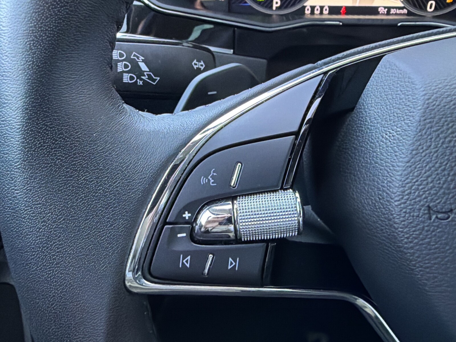 Škoda Superb Combi - zdjęcie 25