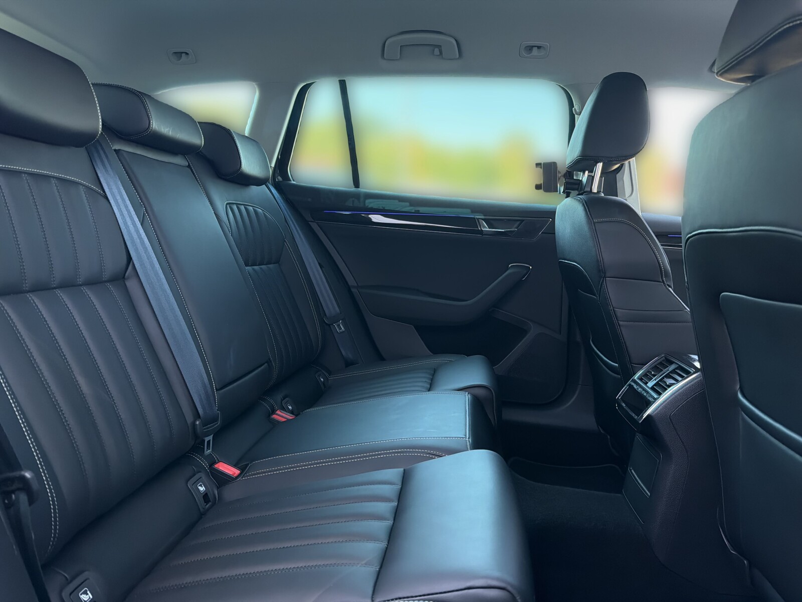 Škoda Superb Combi - zdjęcie 18
