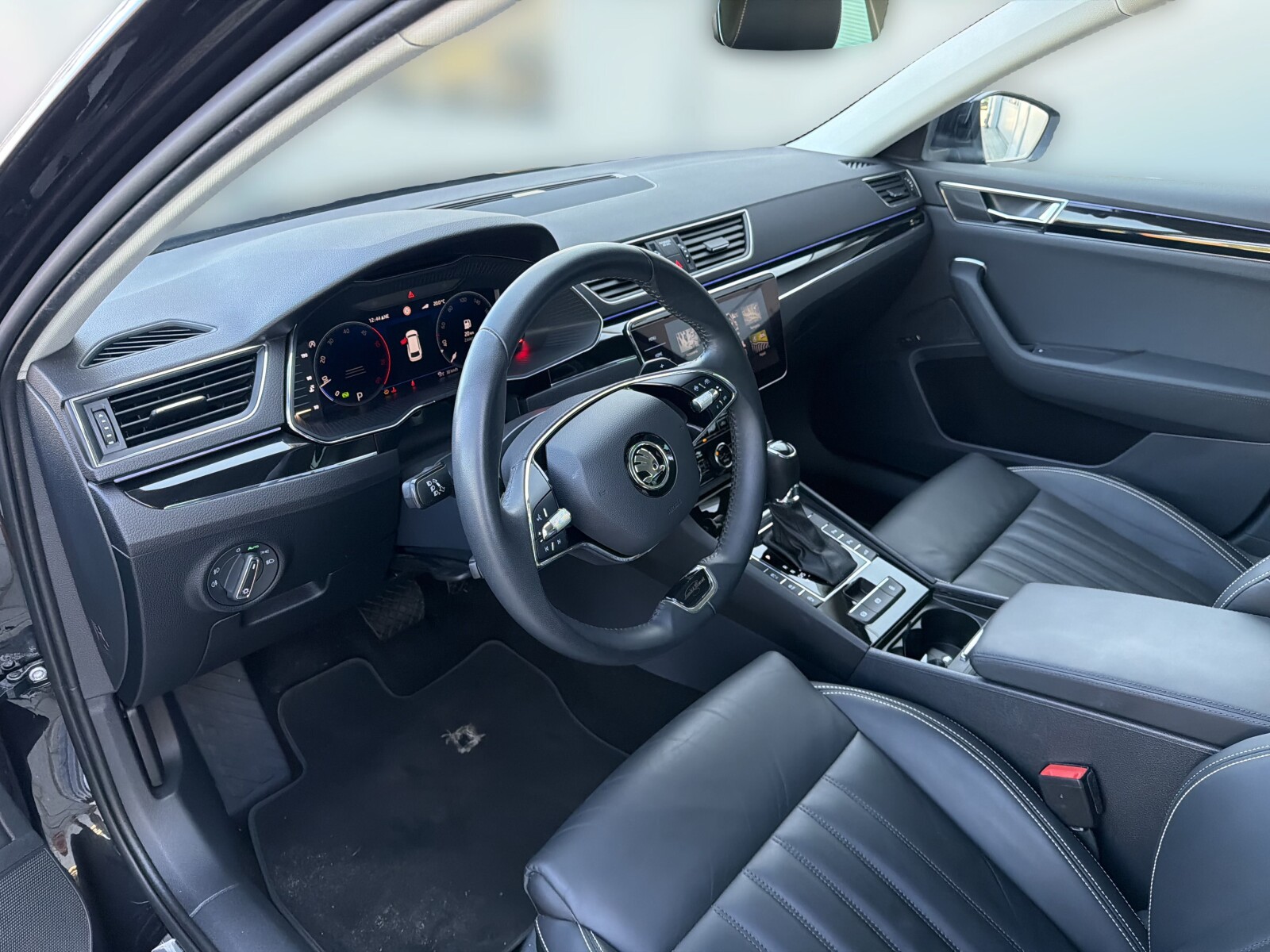 Škoda Superb Combi - zdjęcie 9