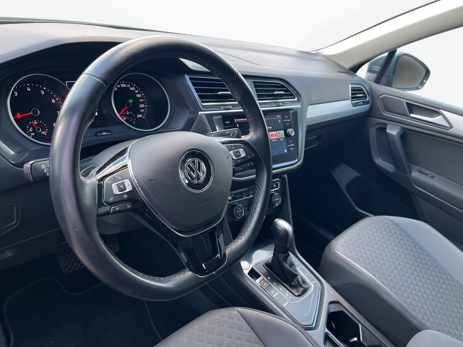 Volkswagen Tiguan Allspace - zdjęcie 9