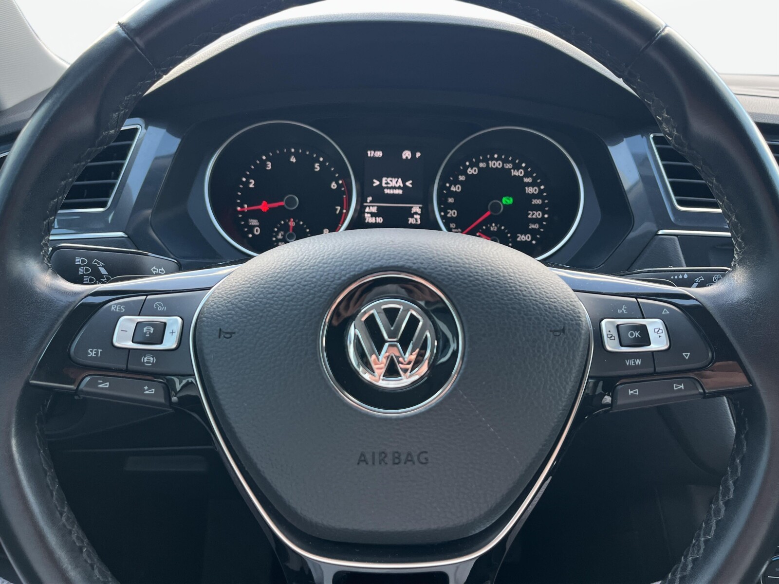 Volkswagen Tiguan Allspace - zdjęcie 16