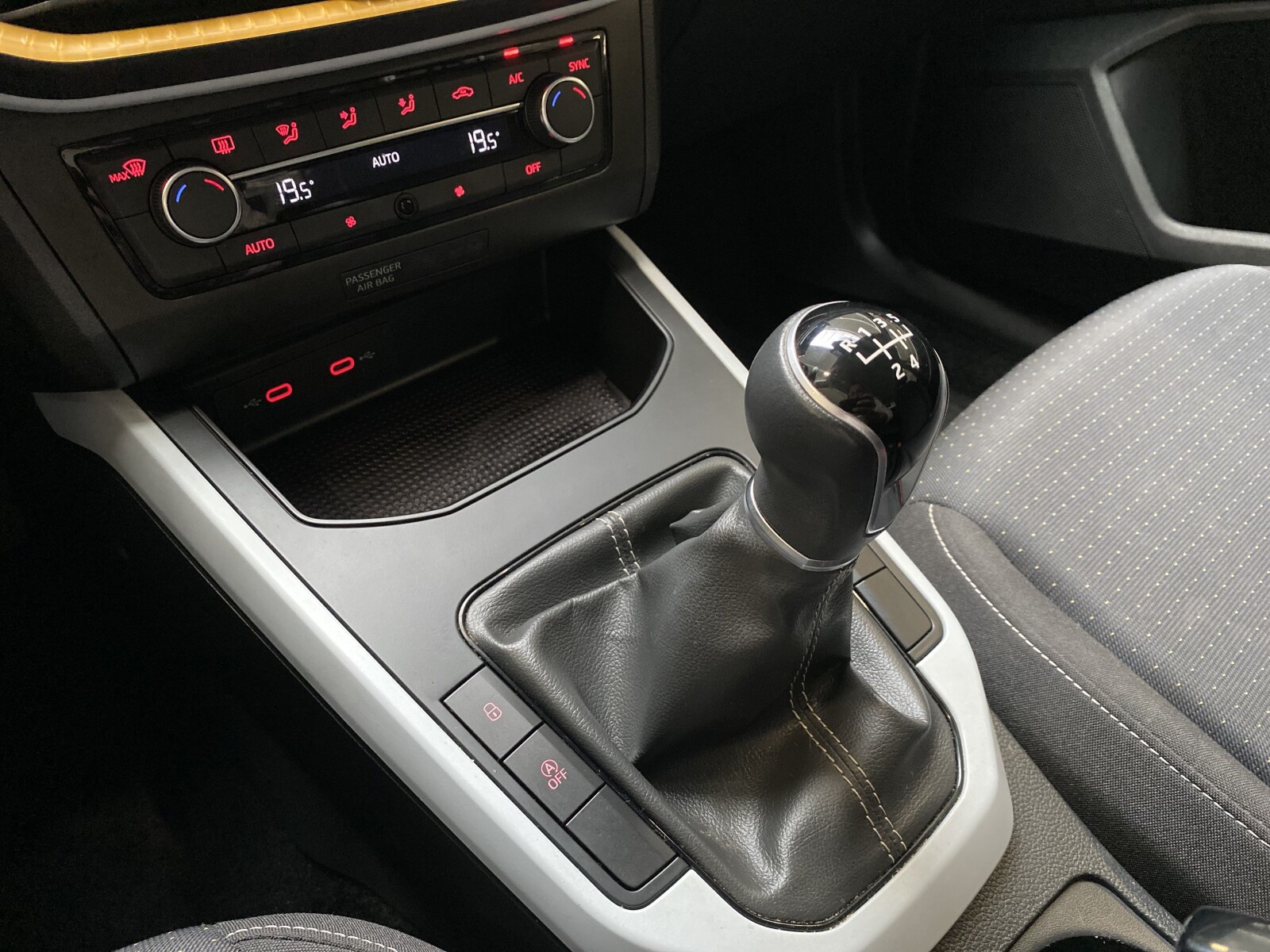 Seat Arona - zdjęcie 11