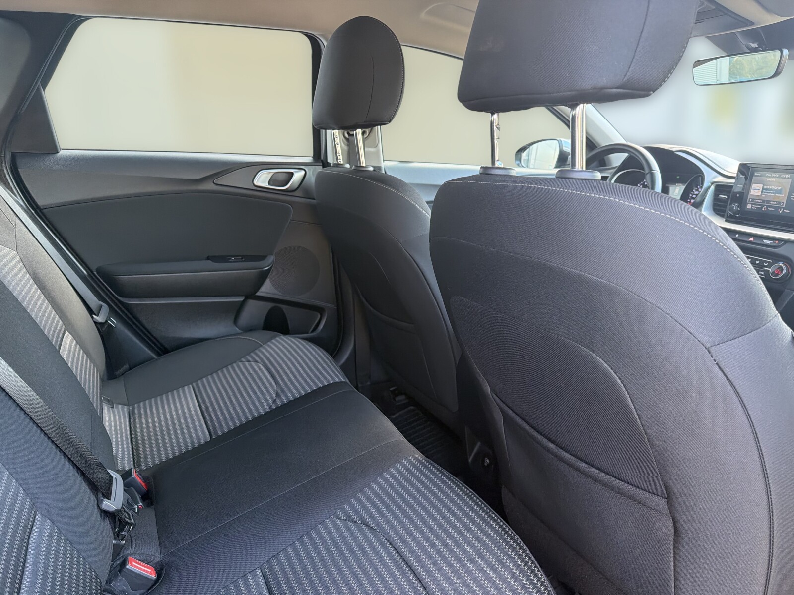 Kia Ceed - zdjęcie 26