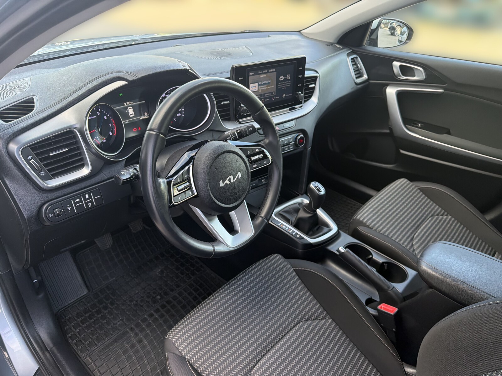Kia Ceed - zdjęcie 21