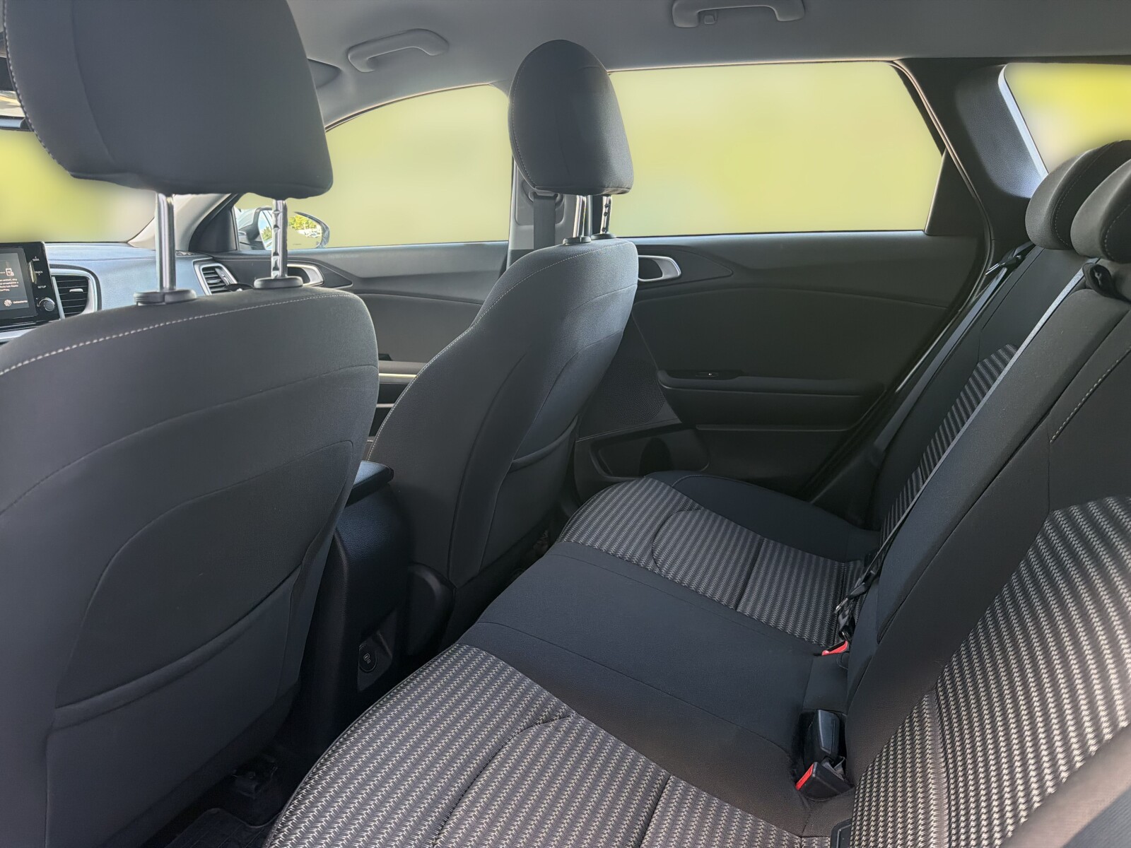 Kia Ceed - zdjęcie 24