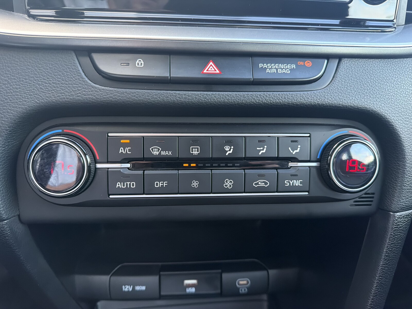 Kia Ceed - zdjęcie 15
