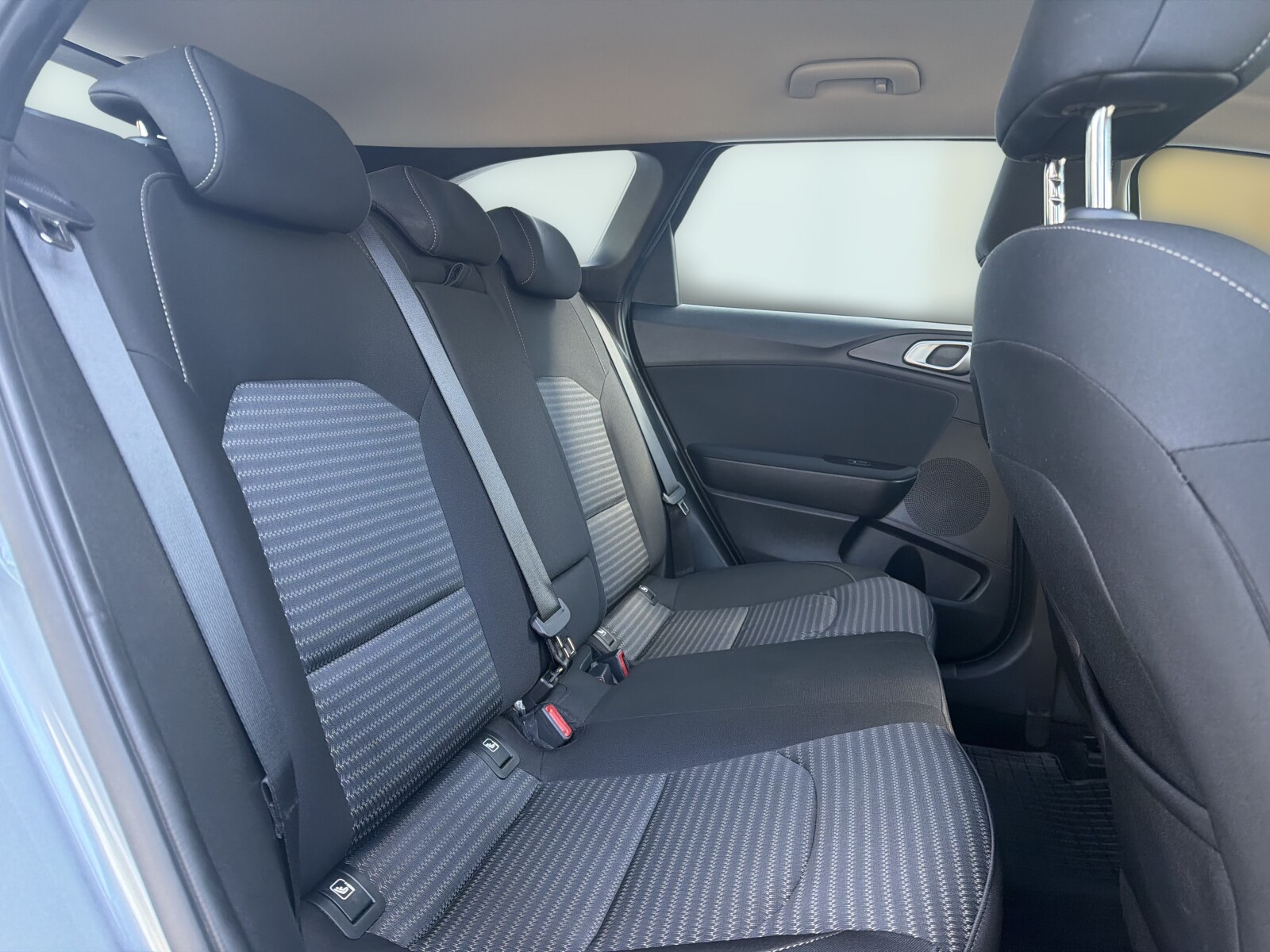 Kia Ceed - zdjęcie 27