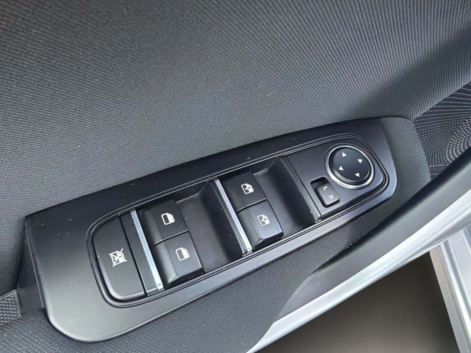 Kia Ceed - zdjęcie 23