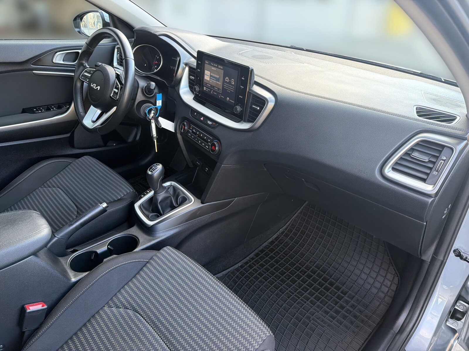 Kia Ceed - zdjęcie 28