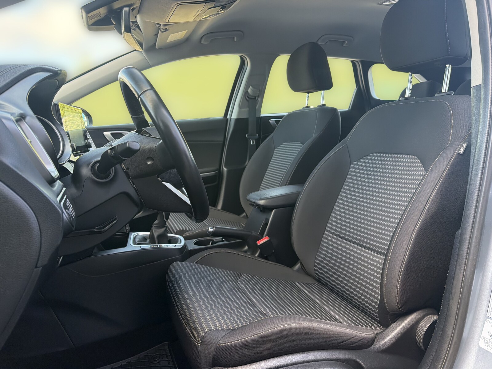 Kia Ceed - zdjęcie 22