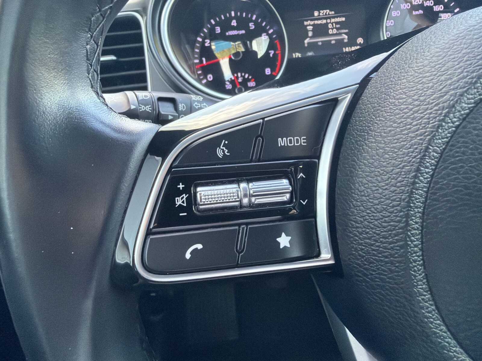 Kia Ceed - zdjęcie 13