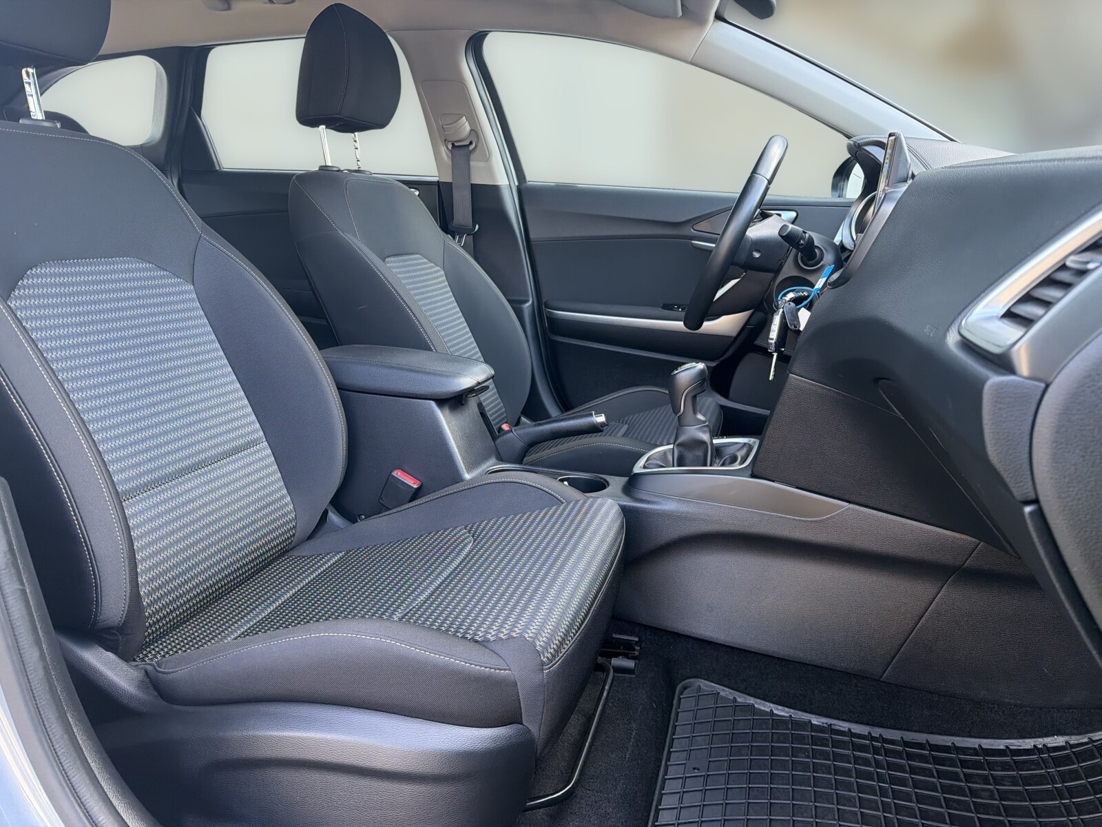 Kia Ceed - zdjęcie 9